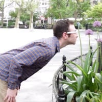 Fotografieren mit Google Glass – eine Parodie auf die Datenbrille