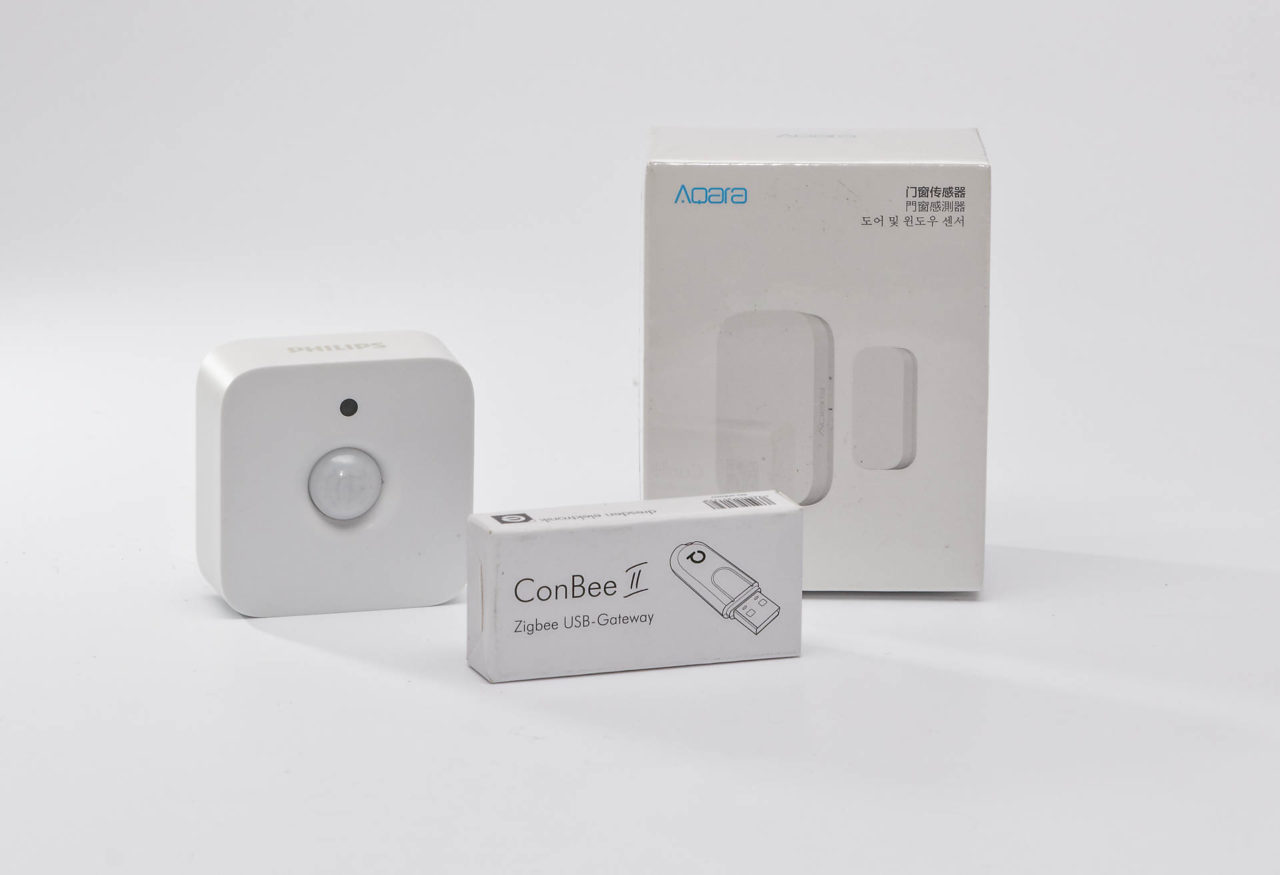 Philips Hue Bewegungsmelder, Aqara Türsensor und der ConBee II Stick