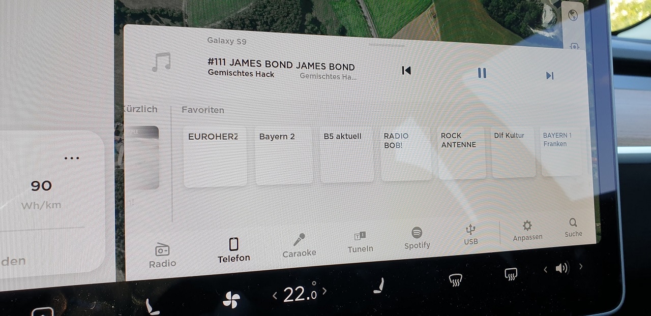 Podcasts im Tesla mit Spotify