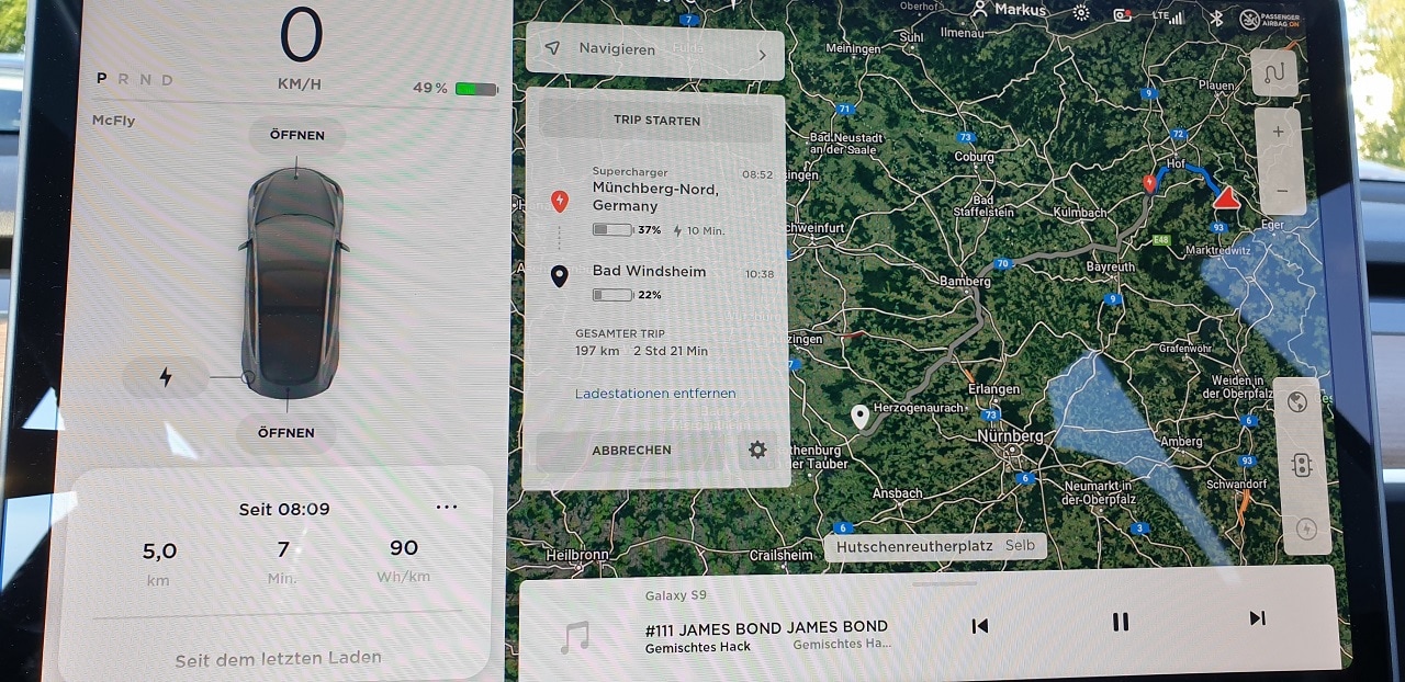 Keine Zwischenziele oder Alternativ-Routen im Tesla Navi