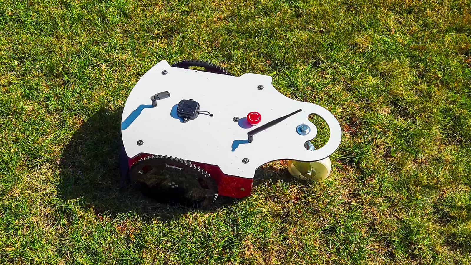 Ardumower mit GPS-Antenne