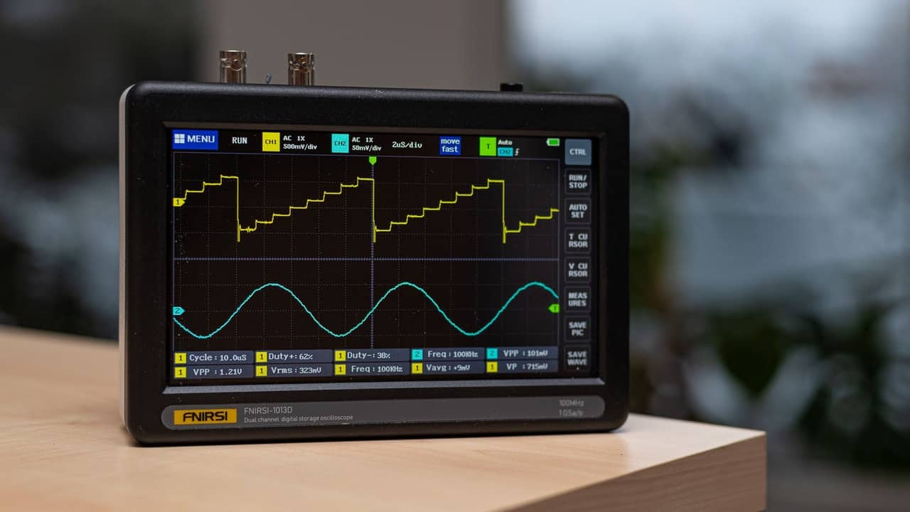 Fnirsi-1013D – portables Oszilloskop für Maker und Hobbyelektroniker