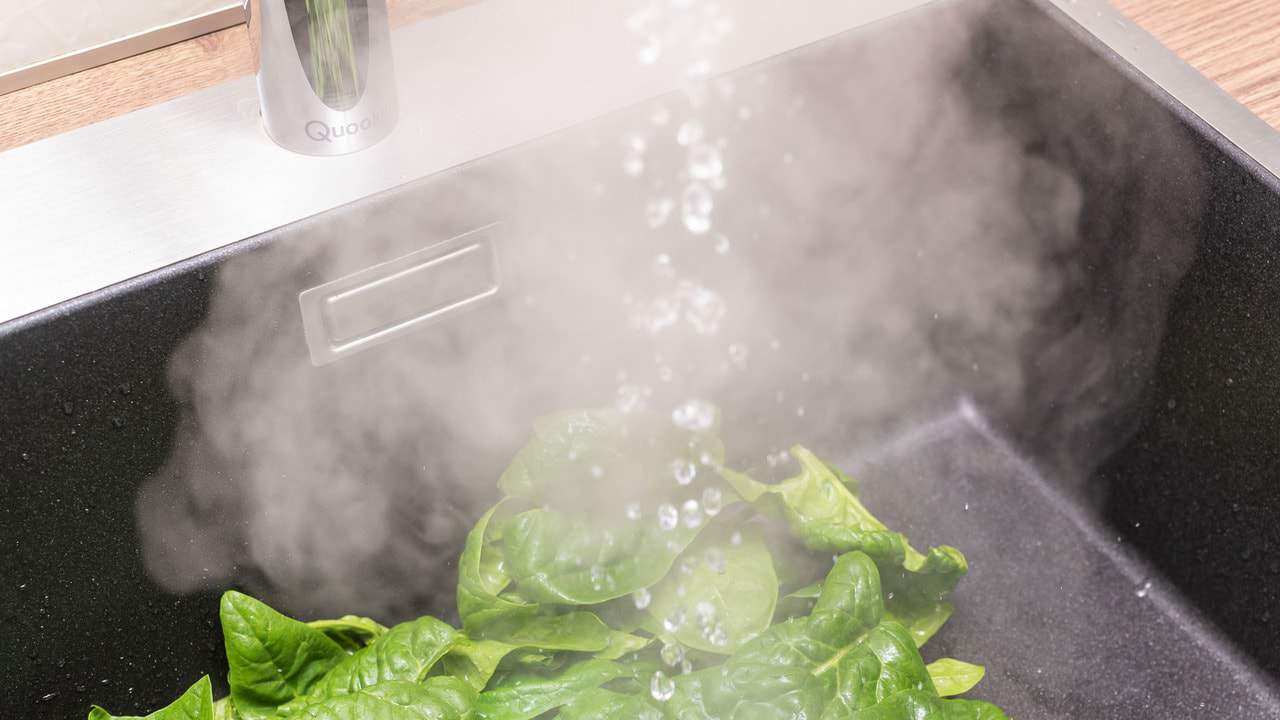 Spinat blanchieren mit dem Quooker Kochendwasserhahn