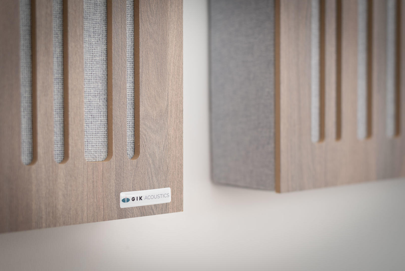 GIK Acoustics Absorber im Studio