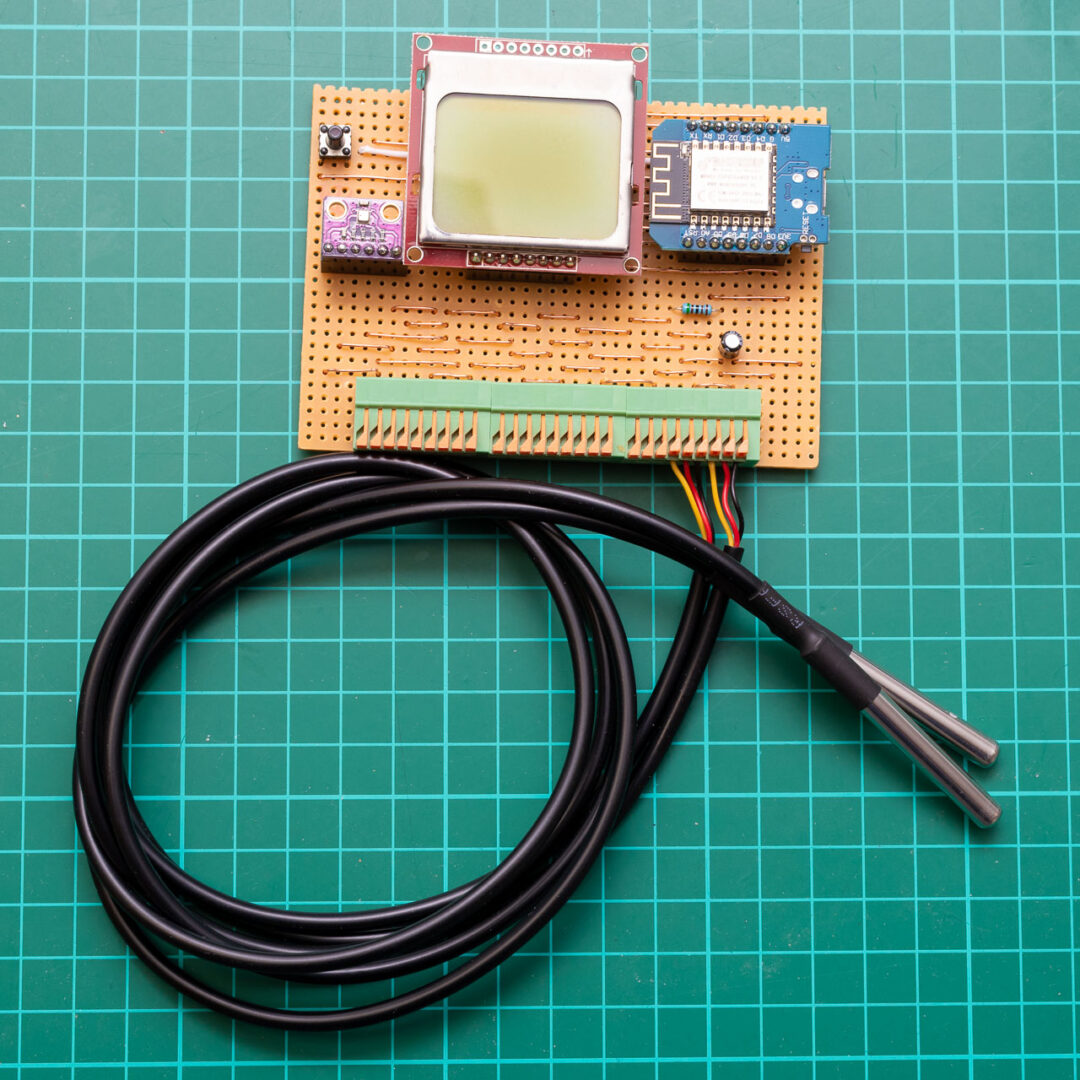 Der fertig aufgebaute ESPHome Multisensor mit Display