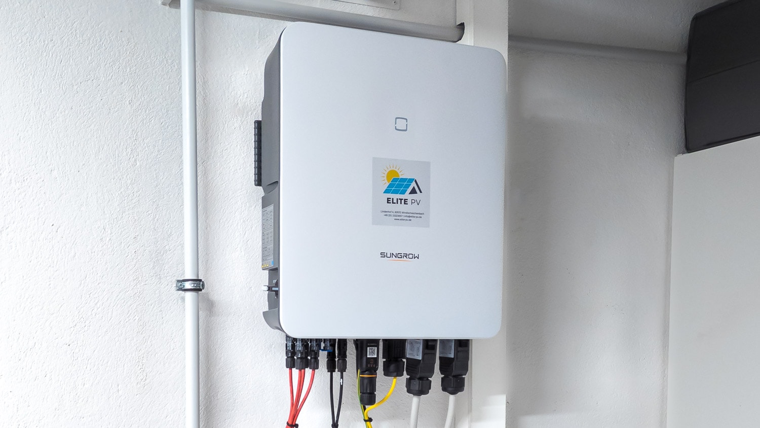 Unsere neue PV-Anlage: Sungrow SH10RT Hybrid-Wechselrichter, SBR096 Batteriespeicher und Wallbox wurden installiert